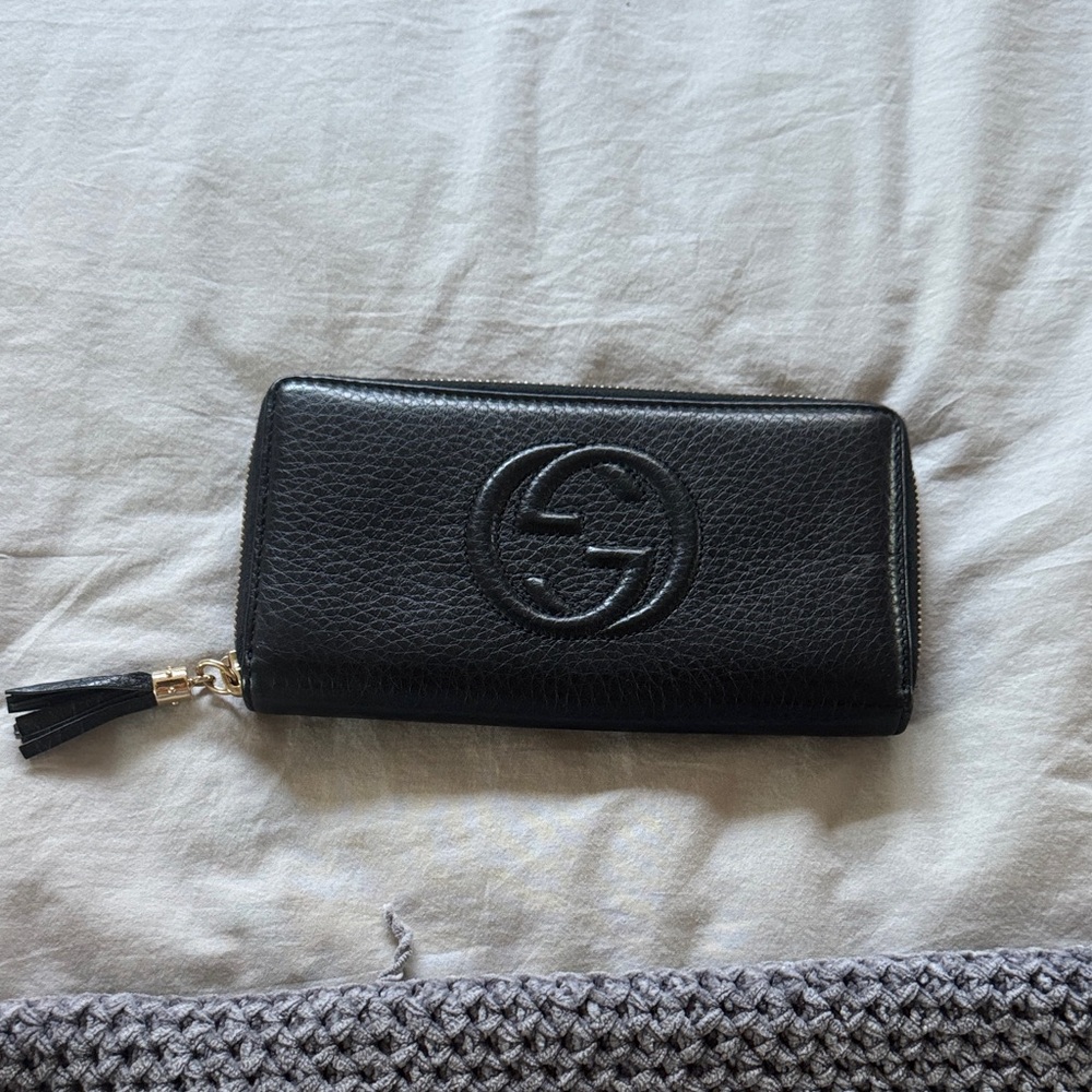 Gucci Black Pebbled Leather Zip Wallet with Tassel Pull